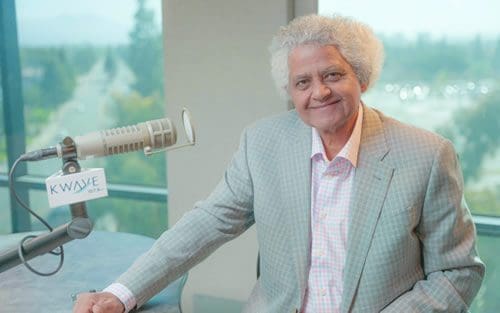 A man in a suit and tie smiling for the camera.